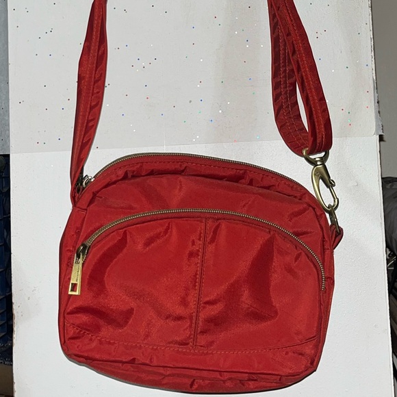 Red TRAVELON RFID Shielding Crossbody/Shoulder Bag - Picture 1 of 11